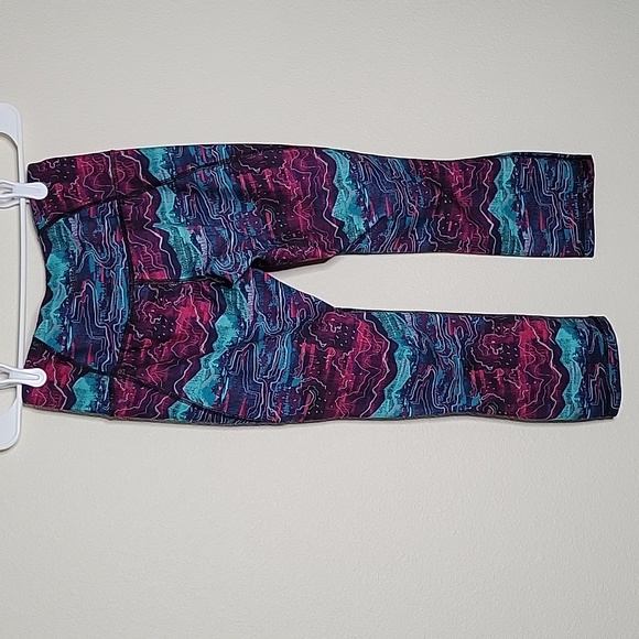 Patagonia Centered Capri Tights in Craft Pink/Canyon Glades - Picture 5 of 8